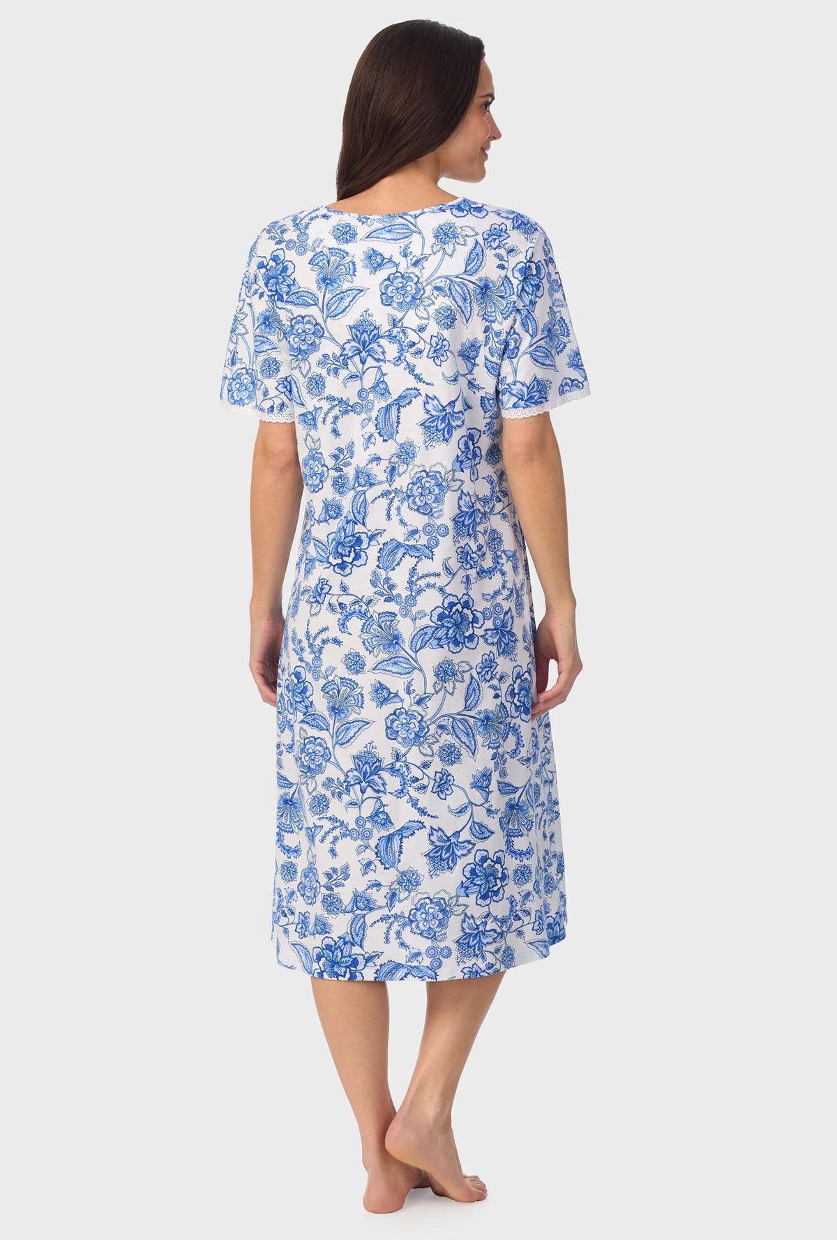 A lady wearing blue short Sleeve Floral Vine Caftan with Colbalt Blue print