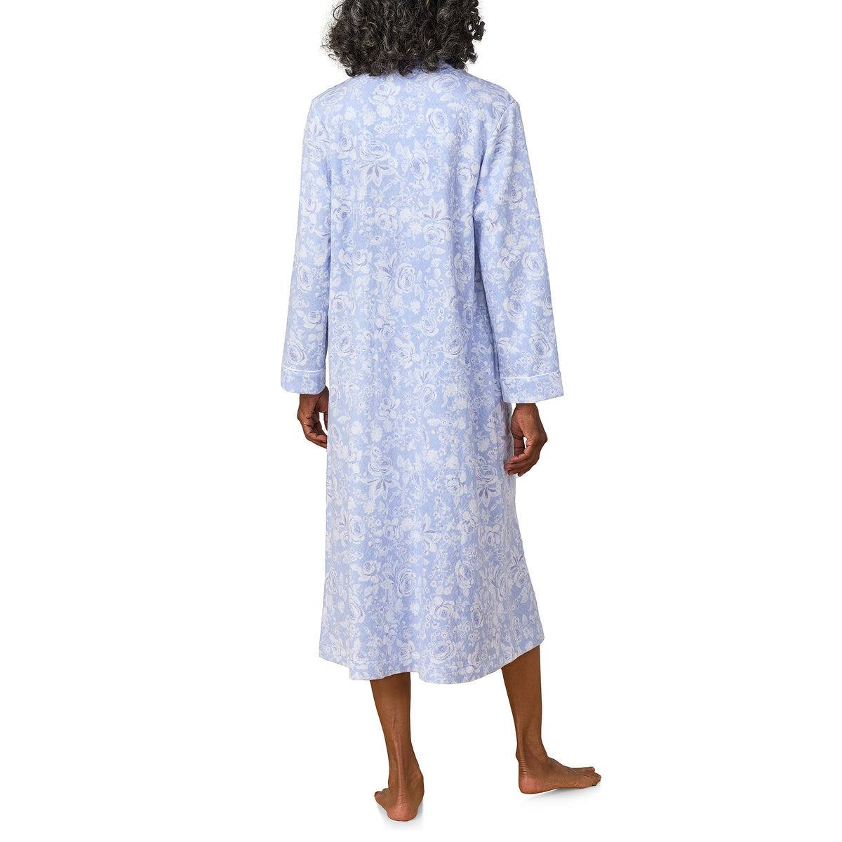 A lady wearing Blue Roses Zip Robe