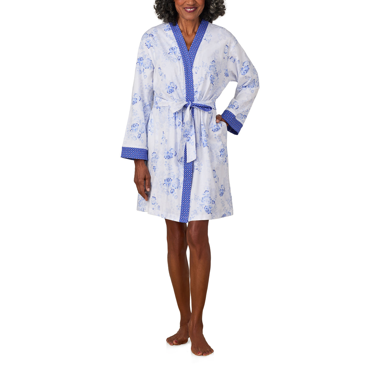 A lady wearing Blue Dream Cotton Jersey Travel Set