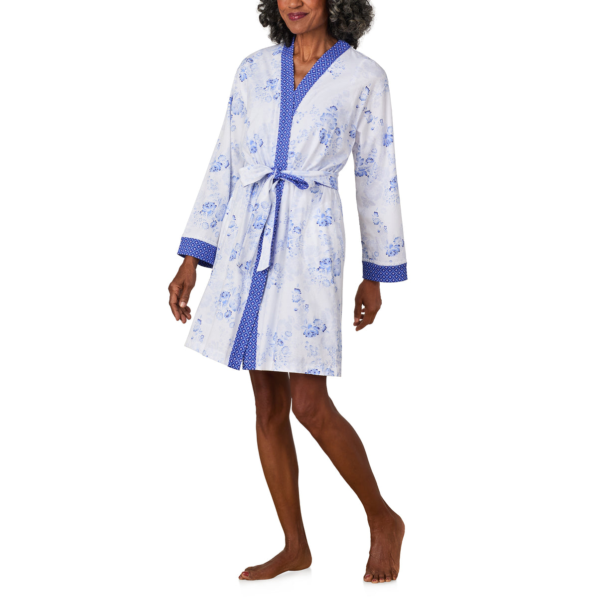 A lady wearing Blue Dream Cotton Jersey Travel Set