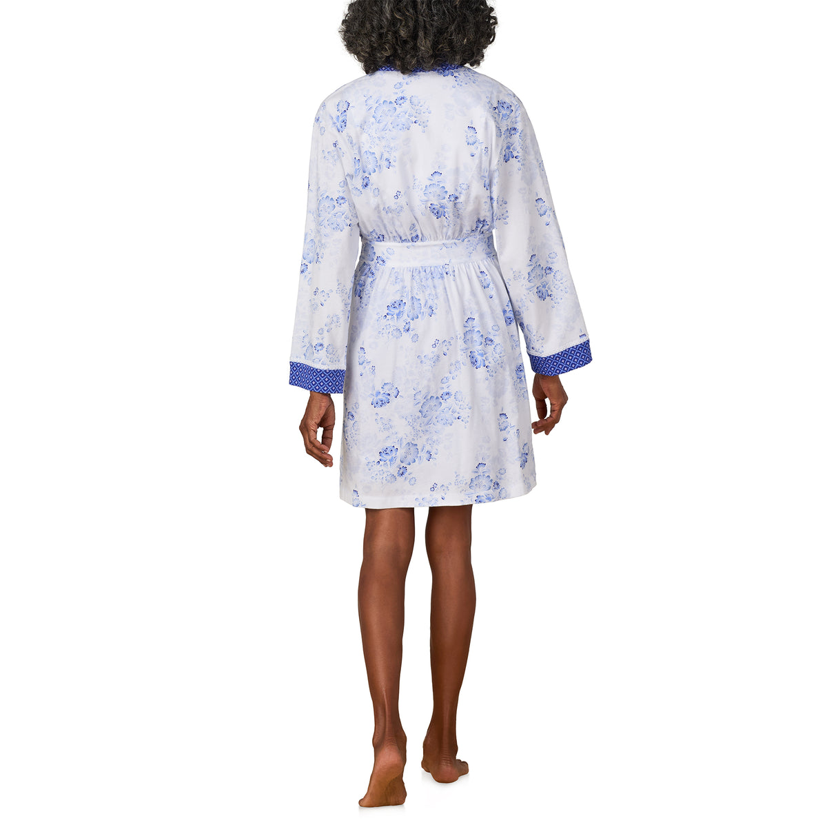 A lady wearing Blue Dream Cotton Jersey Travel Set